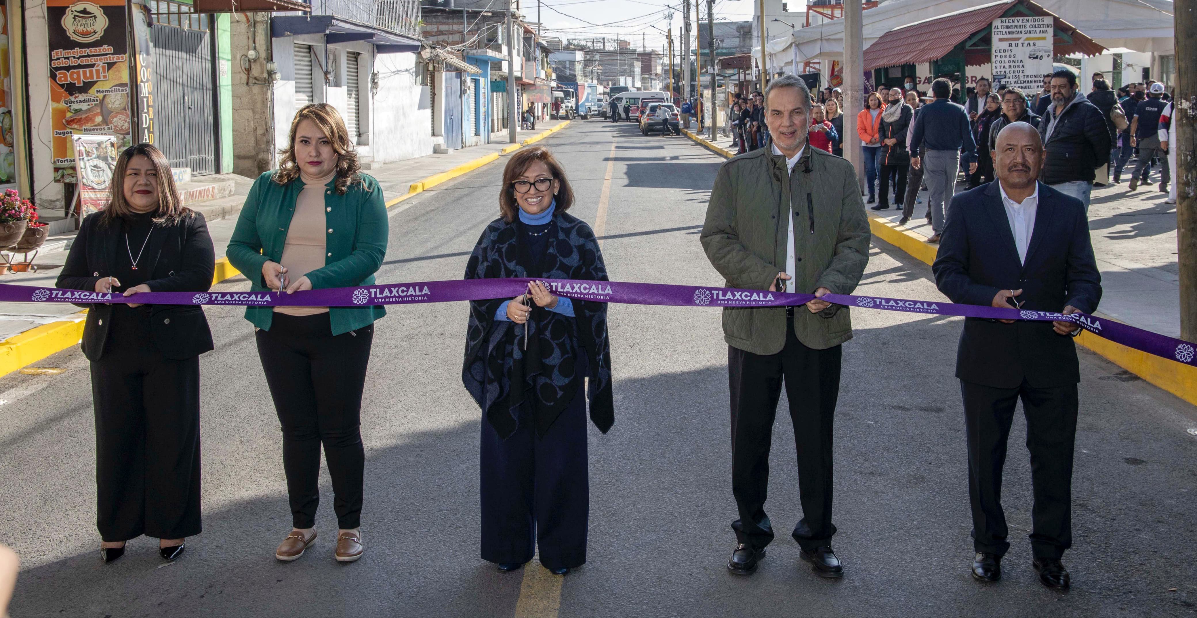 En Chiautempan, entregan Lorena Cuéllar y Blanca Angulo rehabilitación de la calle Tlahuicole